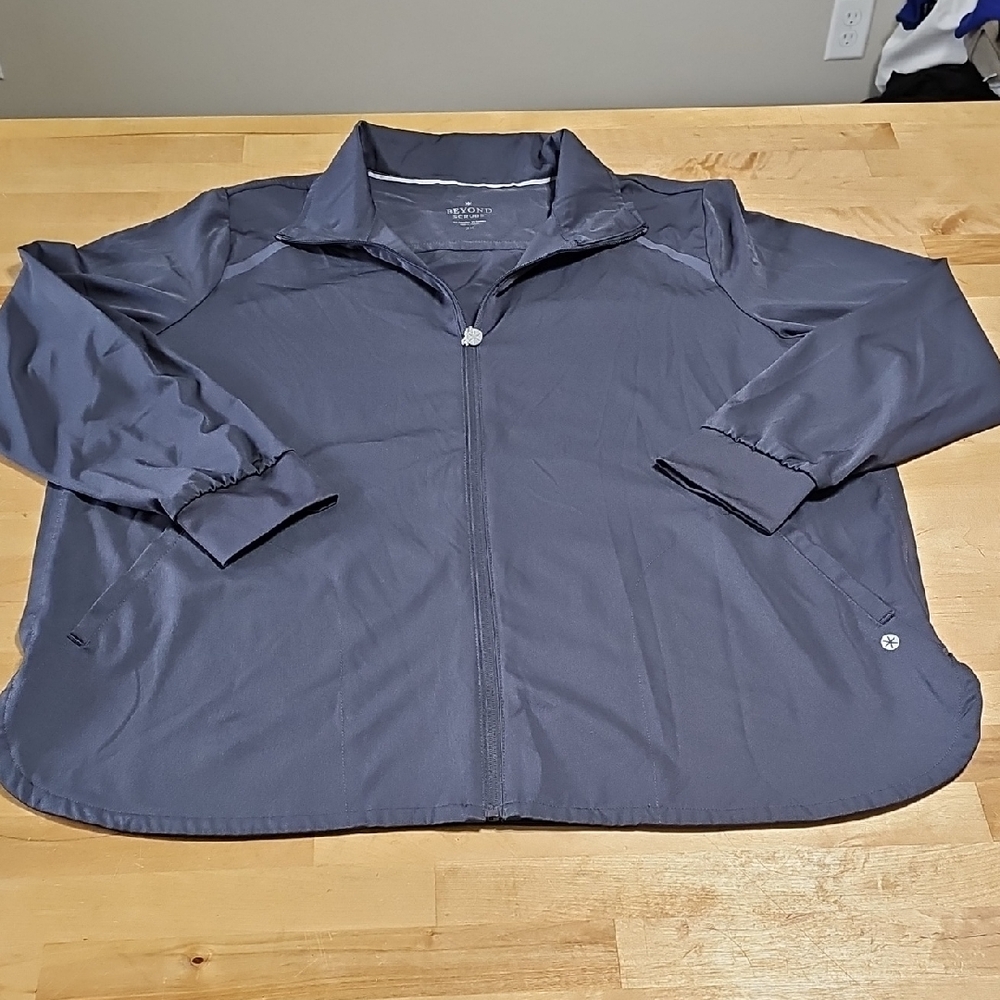 ⚕️ Beyond Scrubs Active 3-Pocket Zip Scrub Jacket Gray Size 2X